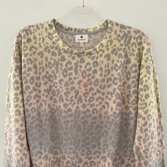 Sundry Leopard Print Sweater Soft Pullover Sweatshirt Rainbow Ombré Medium NWT - Picture 3 of 9